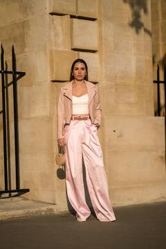 Winter Fashion Tips: विंटर में स्वेटर और जींस के साथ क्राप टॉप ऐसे करें स्टाइल, जानिए इस Winter का ट्रेंडिग फैशन