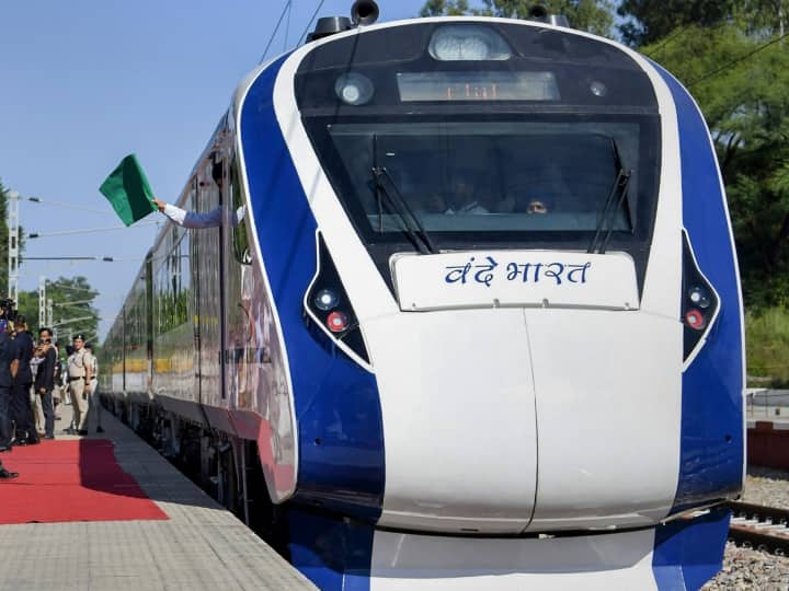 Railways News: मात्र 6-7 घंटे में दिल्ली से पटना की दूरी होगी तय, मार्च से चल सकती है वंदे भारत एक्सप्रेस