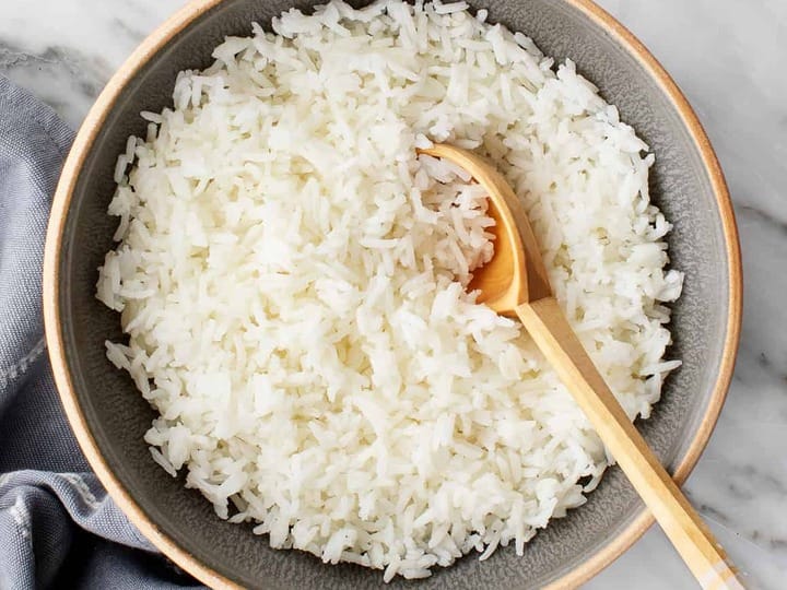 This hacks will help you make fluffy rice Kitchen Hacks: इन टिप्स को अपनाएंगे तो घर में रेस्टोरेंट जैसे खिले-खिले चावल का स्वाद उठाएंगे