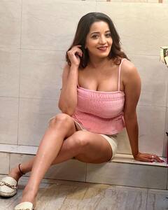 Monalisa Photo: મિનિ સ્કર્ટમાં મોનાલિસાએ આપ્યા કિલ્લર પોઝ