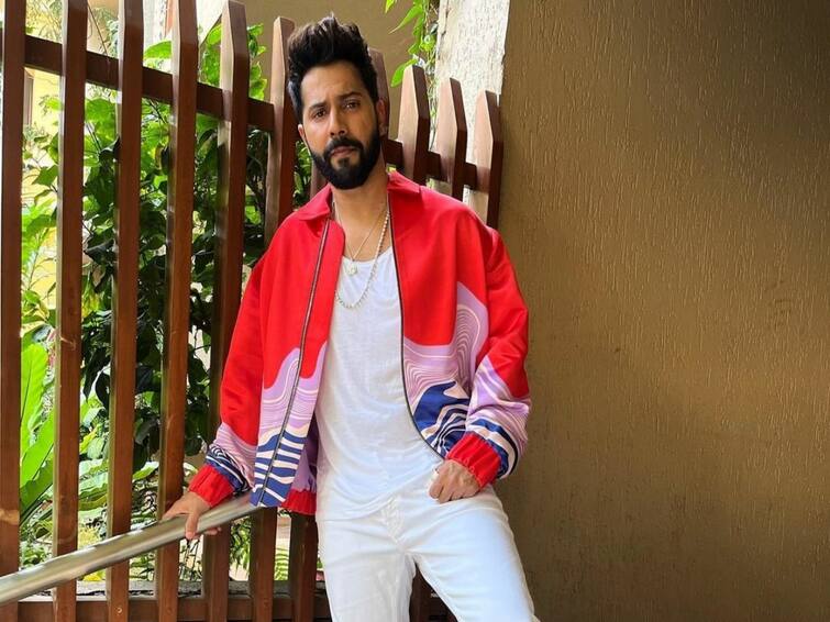 Varun Dhawan Stops Bhediya Event At Jaipur To Help Fan Who Passed Out Varun Dhawan Wins Over Fans With Kind Act, Stops Bhediya Event To Help Fan Who Passed Out