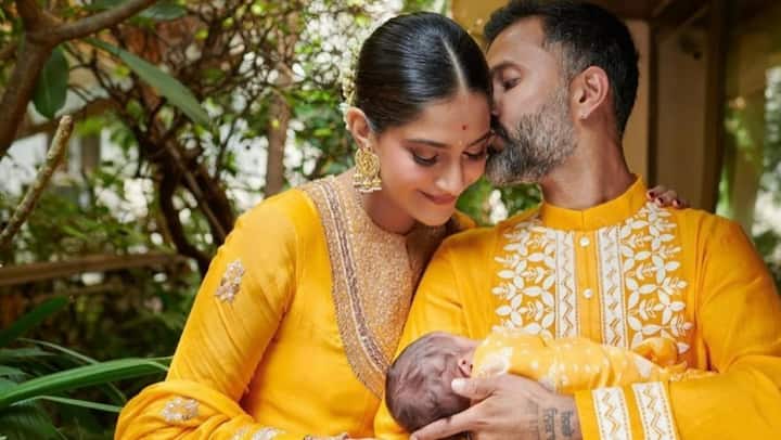 सोनम कपूर - बॉलीवुड अभिनेत्री सोनम कपूर ने भी हाल ही में बेटे को जन्म दिया है. उन्होंने अपने पहले बच्चे का का नाम वायु कपूर आहुजा रखा है.