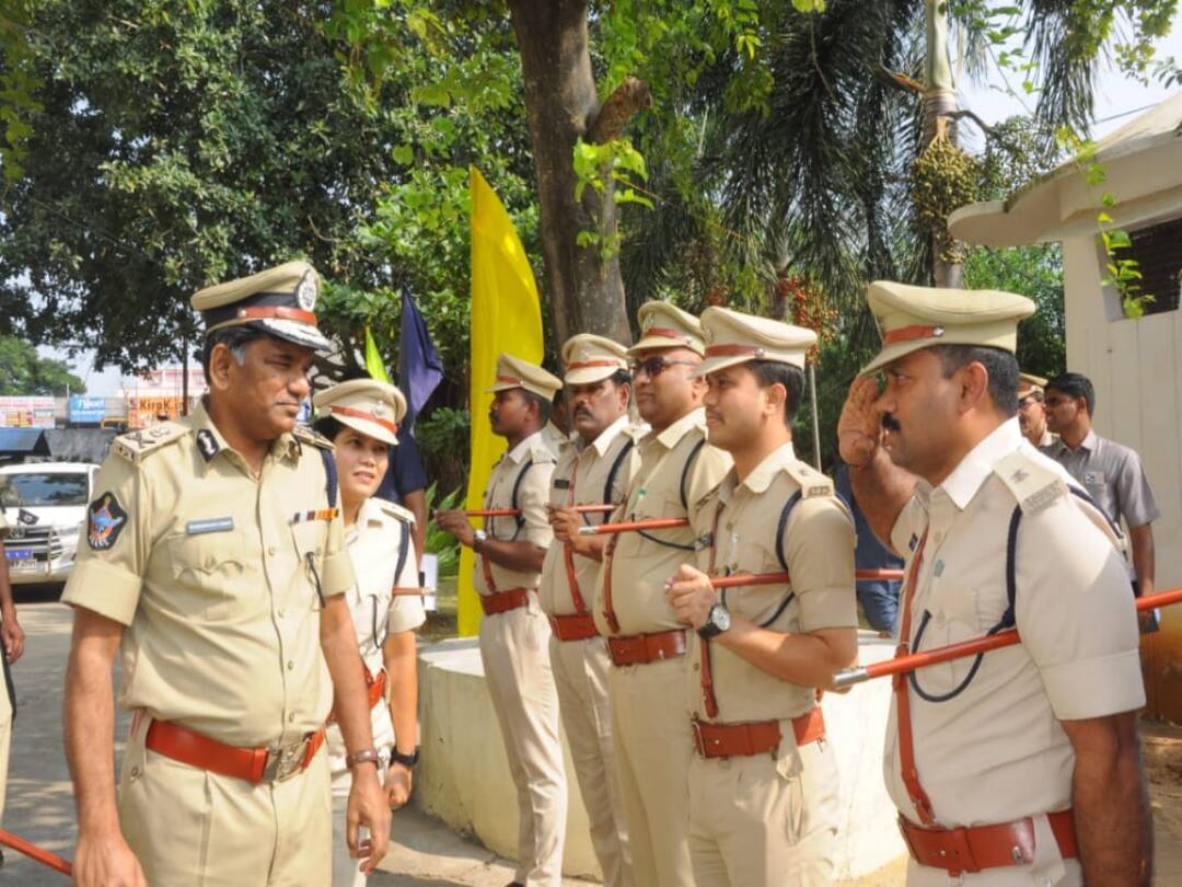 DGP Rajendranath Reddy : లోన్ యాప్ వేధింపులపై ఫిర్యాదు చేయండి, ఆత్మహత్యలు వద్దు- డీజీపీ రాజేంద్రనాథ్ రెడ్డి Vizianagaram DGP Rajendranath Reddy comments on Loan Apps Ganjai sales DNN DGP Rajendranath Reddy : లోన్ యాప్ వేధింపులపై ఫిర్యాదు చేయండి, ఆత్మహత్యలు వద్దు- డీజీపీ రాజేంద్రనాథ్ రెడ్డి