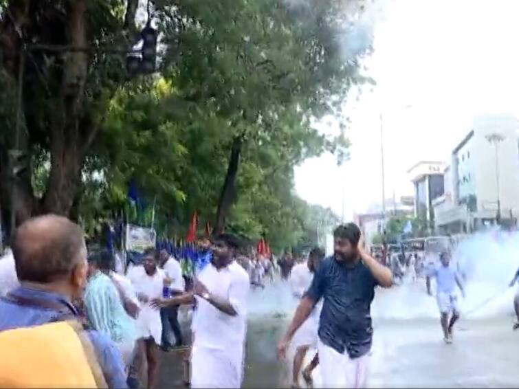 Kerala: KSU Activists Protest Against Corruption Charges On Universities At Secretariat - WATCH Kerala: KSU Activists Protest Against Corruption Charges On Universities At Secretariat - WATCH