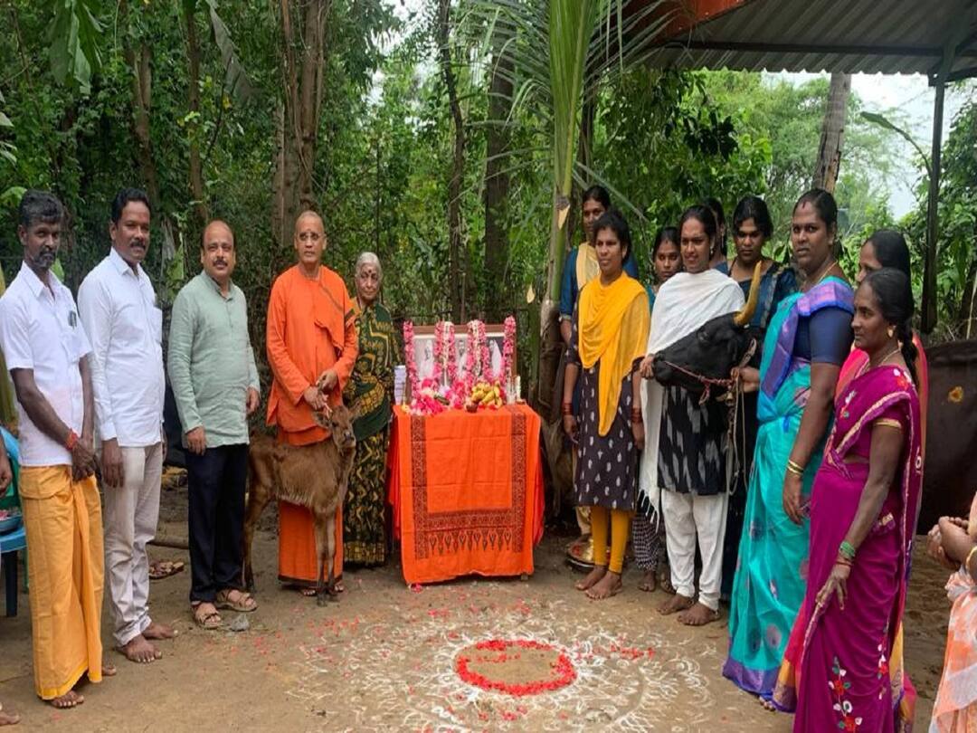 Thanjavur Ramakrishna Madam set up milk booth for transgenders TNN திருநங்கைகளுக்கு பால்பண்ணை - ராமகிருஷ்ண மடத்திற்கு நீதிபதிகள் பாராட்டு