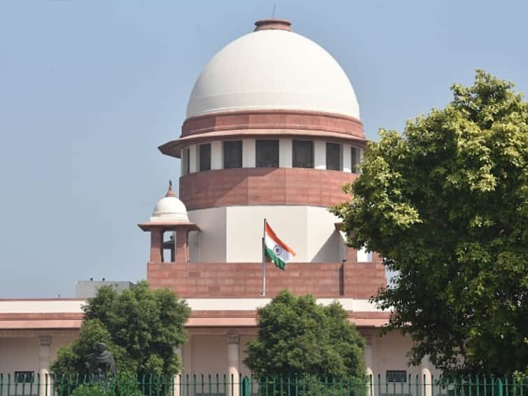 Supreme Court Hearing On Article 370 Hearing today on petitions challenging the decision to abrogate Article 370 from Jammu and Kashmir Article 370 : जम्मू काश्मीरमधून कलम 370 रद्द करण्याच्या निर्णयाला आव्हान देणाऱ्या याचिकांवर आज सुनावणी, केंद्राने प्रतिज्ञापत्रात काय म्हटलंय?