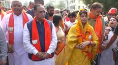 In Photos: રવિન્દ્ર જાડેજાના પત્ની રિવાબાએ આ દિગ્ગજ નેતાની હાજરીમાં ભર્યું ઉમેદવારી પત્ર, જુઓ તસવીરો