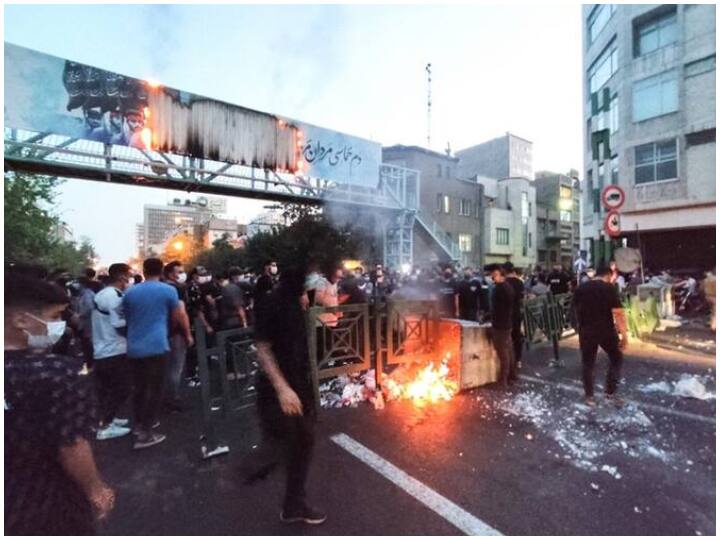 Iran Hijab Protest Iranian General more than 300 people died in protest and unrest Iran Hijab Protest: 'ईरान में हिजाब के खिलाफ विरोध प्रदर्शन में अब तक 300 से ज्यादा लोग मारे गए'- ईरानी जनरल का दावा