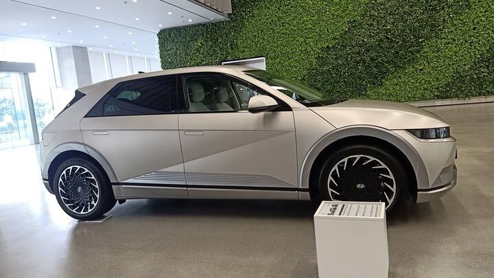 Hyundai Ioniq5: The Ioniq5 would be finally coming to India but would also be crucially a premium electric SUV that would be assembled here hence being brought with competitive pricing. The Ioniq5 would be sold in a single motor form and will boast of a high range figure. Image Source: Somnath Chatterjee