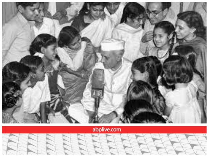 पंडित नेहरू के अनुसार, जिस देश के बच्चे स्वस्थ और शिक्षित होंगे, और जिस देश में बच्चो का शोषण नहीं किया जाएगा, वही देश विकसित होगा. पंडित नेहरू लोगों को बच्चों के विकास और उनकी शिक्षा के प्रति जागरूक करना चाहते थे.