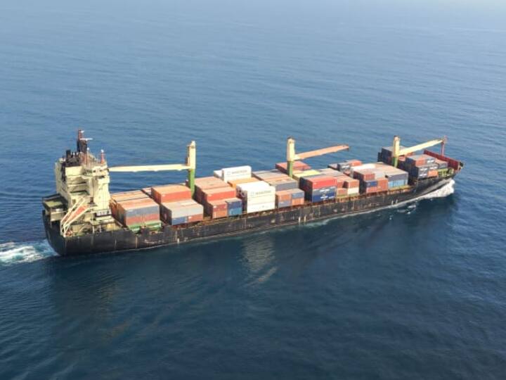 सी-विजिल युद्धाभ्यास को नौसेना की ट्रोपेक्स-एक्सरसाइज के साथ जोड़कर देखा जा रहा है. दो साल में एक बार भारतीय नौसेना समंदर में अपनी ऑपरेशन्ल-क्षमताओं को परखने के लिए थियेटर लेवल रेडीनेस ऑपरेशन्ल एक्सरसाइज (ट्रोपेक्स) करती है. सी-विजिल और ट्रोपेक्स को अगर जोड़ दिया जाए तो देश के पूरे मेरीटाइम सिक्योरिटी स्पेक्ट्रम के सामने जो चुनौतियां हैं उसे पूरा कवर कर सकता है.