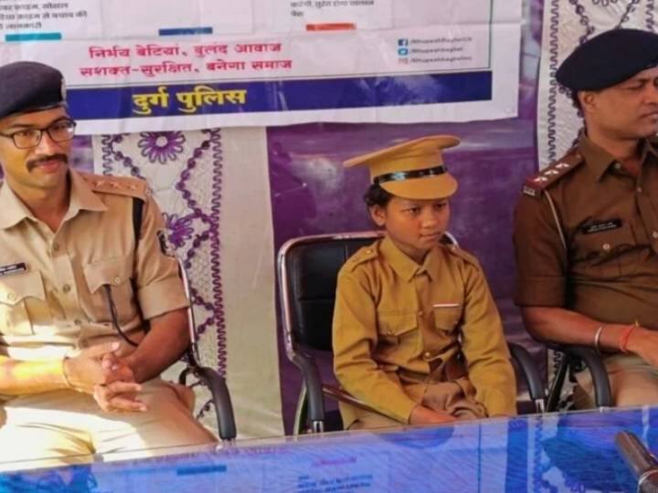 Chhattisgarh Durg On Children Day fourth grade student in charge of police station ann Chhattisgarh: दुर्ग में चौथी कक्षा की छात्रा बनी थाना प्रभारी, पुलिस अधिकारियों के कामकाज का लिया जायजा