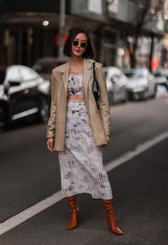 Winter Fashion Tips: विंटर में स्वेटर और जींस के साथ क्राप टॉप ऐसे करें स्टाइल, जानिए इस Winter का ट्रेंडिग फैशन