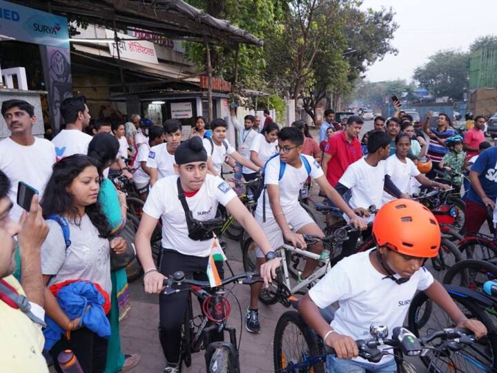 childrens cyclothon organised in mumbai from juhu to santacruz Childrens day special : बालदिनानिमित्त बच्चे कंपनीसाठी सायक्लोथॉनचं आयोजन; मुलांकडून गॅजेट न वापरण्याचं घेतलं वचन