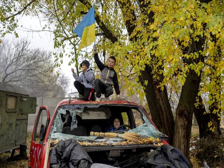Ukrainian President Volodymyr Zelensky said Sunday that Ukrainian forces found evidence of new war crimes by Russian occupiers in Kherson, news agency AFP reported. A young boy stands on a destroyed car, waving a Ukrainian flag, at a former Russian checkpoint at the entrance of Kherson. (Photo: AFP)