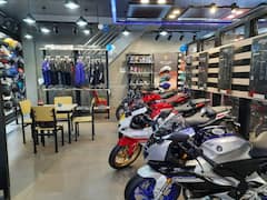In Pics : एकाच छताखाली स्कूटीपासून ते स्पोर्ट्स बाईक्स, यामाहाच्या अत्याधुनिक शोरुम्सची संख्या 100 वर!