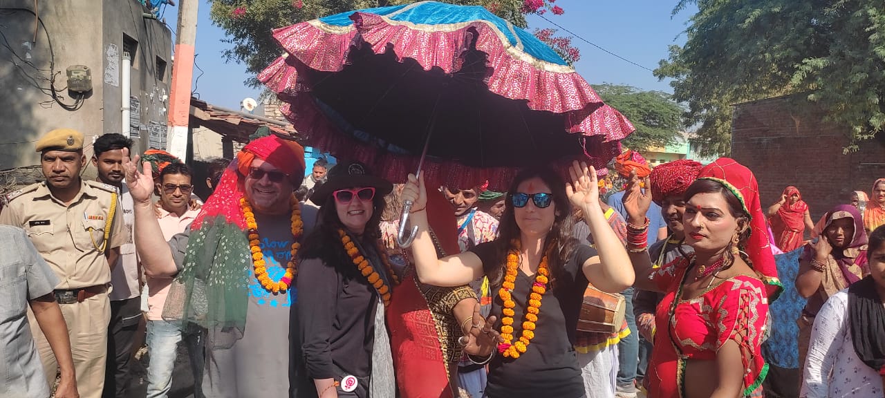 Bundi Festival 2022: विदेशी पर्यटकों ने उठाया विलेज सफारी का आनंद, बनाए मिट्टी के बर्तन, देखते ही बनी खुशी