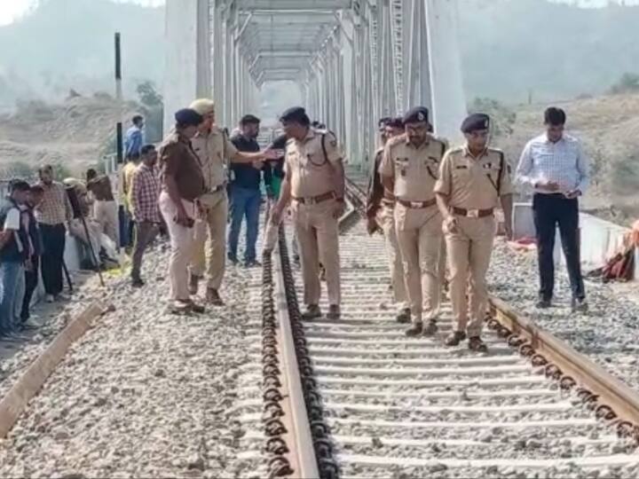 Udaipur ahmedabad railway track blast ADG inspects said train and passenger was targeted ann Udaipur: एडीजी ने उदयपुर-अहमदाबाद ब्रॉडगेज रेलवे ट्रैक का किया निरीक्षण, कहा- ट्रेन और पैसेंजर पर था टारगेर