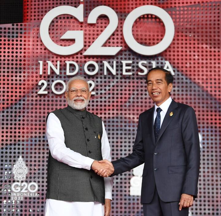 PM Modi was welcomed by President Joko Widodo. The Summit will witness extensive deliberations on ways to overcome important global challenges. It will also focus on ways to further sustainable development across our planet.(Source: Twitter/PMOIndia)