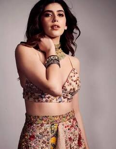 Wedding Outfit: મરેજેમાં ટ્રાય કરો આ ટ્રેડિશનલ, સ્ટાઇલિશ આઉટફિટ, આપશે યુનિક લૂક