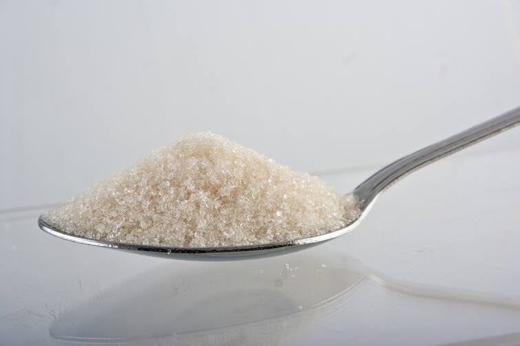 sugar side effects Many changes are seen in the body by eating less sugar Sugar Side Effects: चीनी ही खाना बंद कर दें...शुगर लेवल घट जाएगा? आखिर बॉडी में क्या बदलाव होंगे