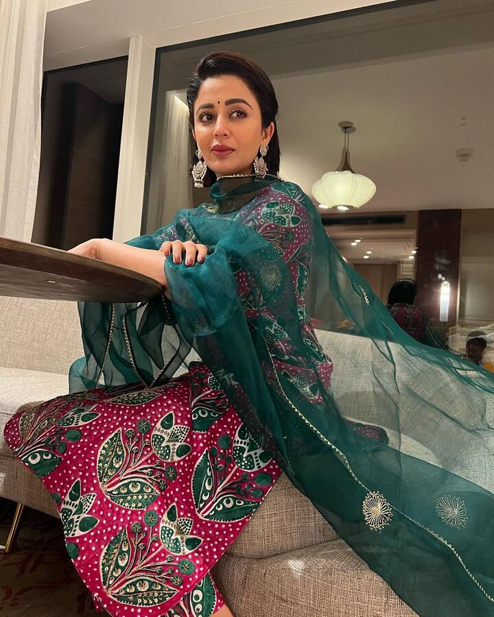 नटसम्राट, ३५% काठावर पास या चित्रपटांमध्ये नेहानं काम केलं.(Nehha Pendse/ instagram)