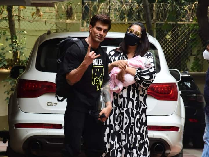 Bollywood actress Bipasha Basu, who welcomed a baby girl with husband Karan Singh Grover on November 12, gave a glimpse of her newborn as she returned home on Tuesday.