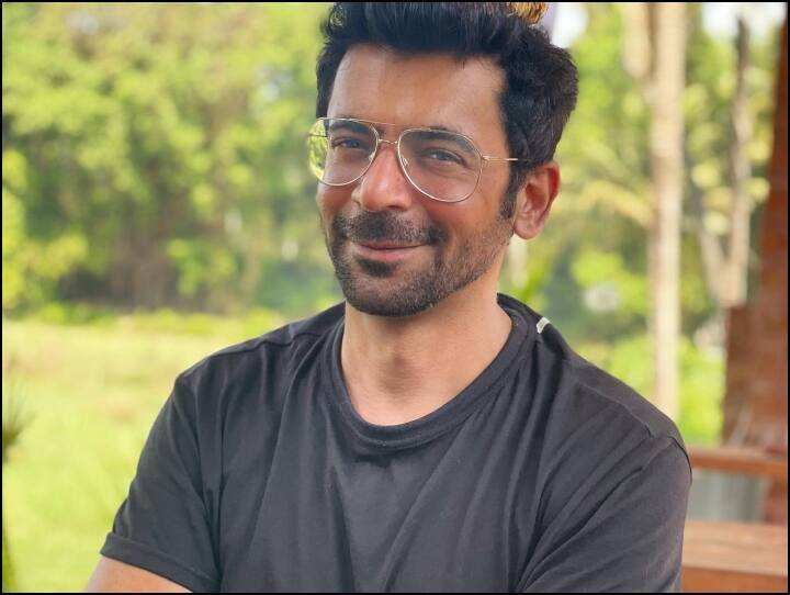 Comedian sunil grover selling moongfali on road side shares video on instagram सड़क पर मूंगफली बेचते दिखे सुनील ग्रोवर, कॉमेडियन की सादगी देख आप भी करेंगे तारीफ