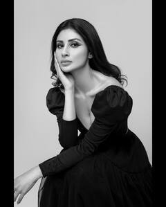 Mouni roy : મૌની રોયે બ્લેક ડ્રેસમાં કરાવ્યું ફોટો શૂટ, જુઓ શાનદાર તસવીરો