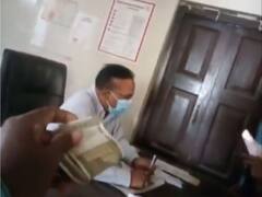 बिलासपुर: सरकारी अस्पताल में मरीजों से पैसे लेते डॉक्टर-ड्रेसर का Video Viral, हुआ एक्शन