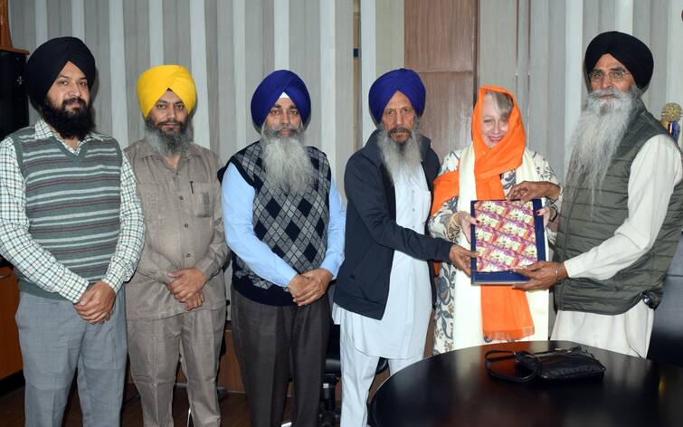 British Deputy High Commissioner Caroline Rowett met with Advocate Dhami ਬ੍ਰਿਟਿਸ਼ ਡਿਪਟੀ ਹਾਈ ਕਮਿਸ਼ਨਰ ਕੈਰੋਲਿਨ ਰੋਵੇਟ ਨੇ ਐਡਵੋਕੇਟ ਧਾਮੀ ਨਾਲ ਕੀਤੀ ਮੁਲਾਕਾਤ