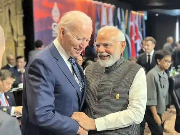 ਮੋਦੀ ਨੇ ਬ੍ਰਿਟਿਸ਼ ਪ੍ਰਧਾਨ ਮੰਤਰੀ ਸੁਨਕ ਨਾਲ ਵੀ ਮੁਲਾਕਾਤ ਕੀਤੀ। ਪਿਛਲੇ ਮਹੀਨੇ ਸੁਨਕ ਦੇ ਅਹੁਦਾ ਸੰਭਾਲਣ ਤੋਂ ਬਾਅਦ ਦੋਵਾਂ ਵਿਚਾਲੇ ਇਹ ਪਹਿਲੀ ਆਹਮੋ-ਸਾਹਮਣੇ ਗੱਲਬਾਤ ਸੀ। ਪੀਐਮਓ ਨੇ ਇੱਕ ਹੋਰ ਟਵੀਟ ਵਿੱਚ ਕਿਹਾ ਕਿ ਪ੍ਰਧਾਨ ਮੰਤਰੀ ਨਰਿੰਦਰ ਮੋਦੀ ਅਤੇ ਰਿਸ਼ੀ ਸੁਨਕ ਨੇ ਬਾਲੀ ਵਿੱਚ ਜੀ-20 ਸੰਮੇਲਨ ਦੇ ਪਹਿਲੇ ਦਿਨ ਚਰਚਾ ਕੀਤੀ।