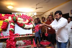 సూపర్ స్టార్ కృష్ణ భౌతికకాయానికి సినీ ప్రముఖుల నివాళి