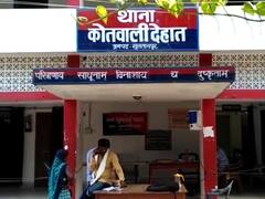 सुल्तानपुर: मशीन लगाकर बनाई जा रही थी नकली खाद, पुलिस ने खुलासा कर 70 बोरी की बरामद, 4 गिरफ्तार