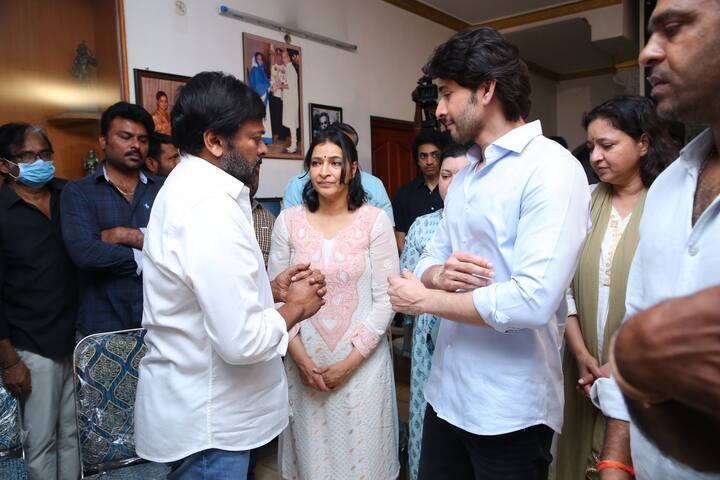 కృష్ణ కుటుంబ సభ్యులను కలిసి పరామర్శించి ధైర్యం చెప్పారు.