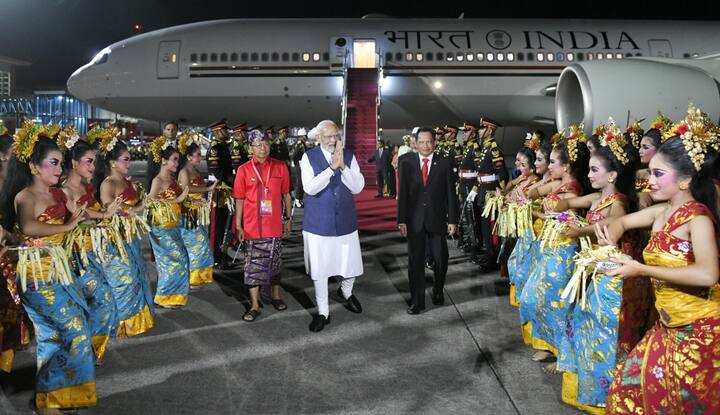 Prime Minister Narendra Modi on Monday, who is in Bali to take part in the G20 summit, was greeted by a swarm of Indians when he landed for the G20 meetings. (Source: Twitter/PMOIndia)