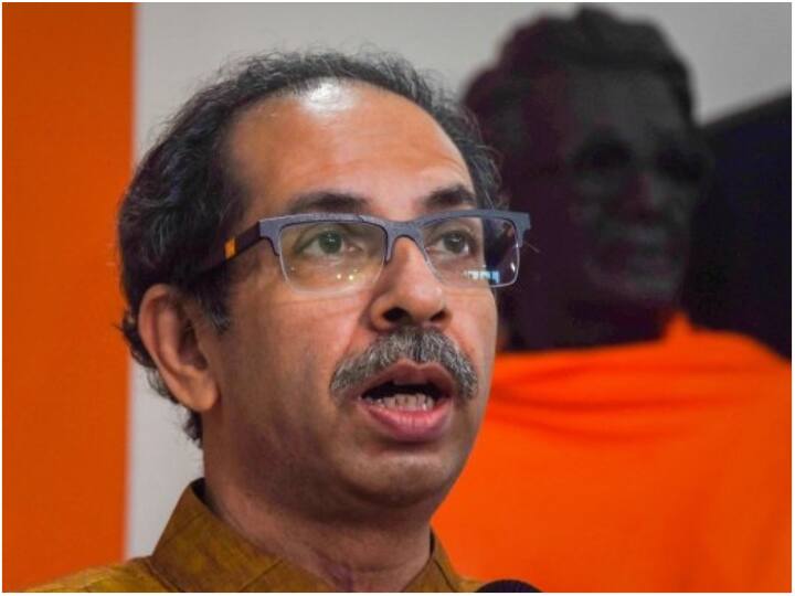 Maharashtra News 11 former councilors of Shiv Sena UBT joined Balasahebchi Shiv Sena of Eknath Shinde Maharashtra Politics: उद्धव ठाकरे की 'शिवसेना' को फिर लगा झटका, 11 पूर्व पार्षदों ने थामा शिंदे गुट का दामन