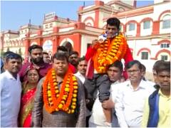 गोरखपुर: एशियन बॉक्सिंग चैंपियनशिप में ब्रॉन्ज विजेता गोविंद साहनी का भव्य स्वागत, कहा- गोल्ड जीतना सपना