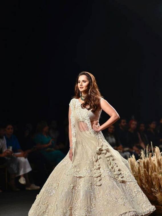 அதிரடி வீராங்கனை சானியாவிற்கு பிறந்த நாள்!