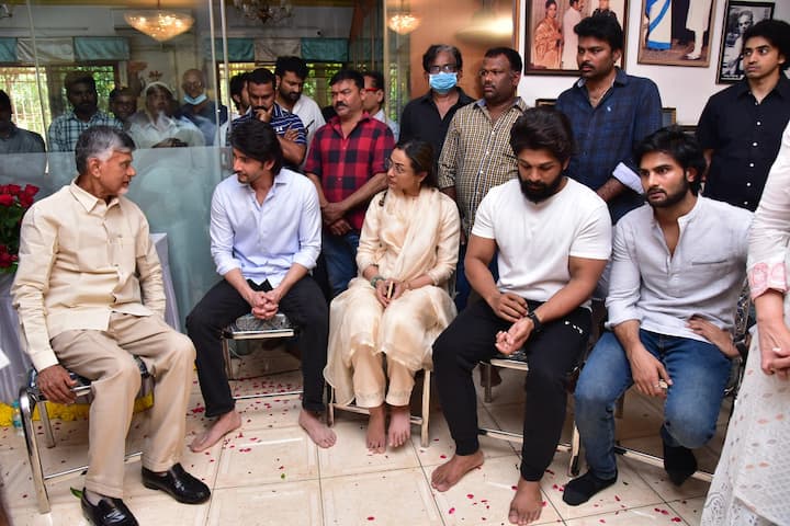 కృష్ణ కుటంబ సభ్యులను చంద్రబాబు పరామర్శించారు.