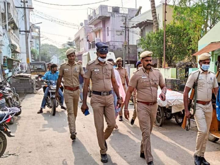 Chennai Police Raid house of 4 suspects belonging to NIA cash electronic devices recovered Chennai Police Raid: पुलिस ने NIA से संबंधित 4 संदिग्धों के घर पर छापेमारी की, कैश- इलेक्ट्रॉनिक डिवाइस बरामद