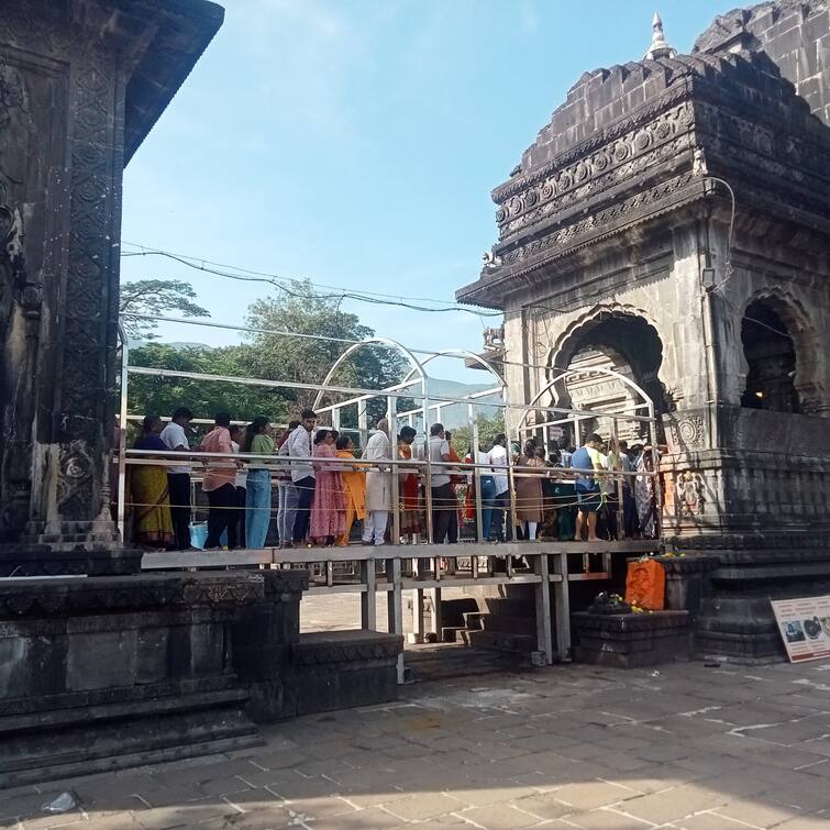 maharashtra news nashik news Provision of refreshments for devotees in Darshanbari at Trimbakeshwar Nashik Trimbakeshwer : त्र्यंबक राजाचं दर्शन भरल्यापोटी होणार, देवस्थान ट्रस्टकडून अल्पोहारची सोय 
