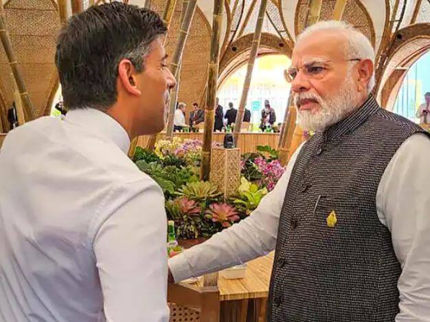 ਪੀਐਮਓ ਨੇ ਟਵੀਟ ਕੀਤਾ ਕਿ ਜੀ-20 ਸੰਮੇਲਨ ਦੀ ਸ਼ੁਰੂਆਤ 'ਤੇ ਰਾਸ਼ਟਰਪਤੀ ਇਮੈਨੁਅਲ ਮੈਕਰੋਨ ਨਾਲ ਸੰਖੇਪ ਚਰਚਾ ਹੋਈ। ਜੀ-20 ਸੰਮੇਲਨ ਤੋਂ ਇਲਾਵਾ ਪ੍ਰਧਾਨ ਮੰਤਰੀ ਮੋਦੀ ਬੁੱਧਵਾਰ ਨੂੰ ਇੰਡੋਨੇਸ਼ੀਆ ਦੇ ਰਾਸ਼ਟਰਪਤੀ ਜੋਕੋ ਵਿਡੋਡੋ, ਸਪੇਨ ਦੇ ਪ੍ਰਧਾਨ ਮੰਤਰੀ ਪੇਡਰੋ ਸਾਂਚੇਜ਼, ਫਰਾਂਸ ਦੇ ਰਾਸ਼ਟਰਪਤੀ ਇਮੈਨੁਅਲ ਮੈਕਰੋਨ ਅਤੇ ਸਿੰਗਾਪੁਰ ਦੇ ਪ੍ਰਧਾਨ ਮੰਤਰੀ ਲੀ ਹਸੀਨ ਲੂੰਗ ਨਾਲ ਦੁਵੱਲੀ ਬੈਠਕ ਕਰਨਗੇ।