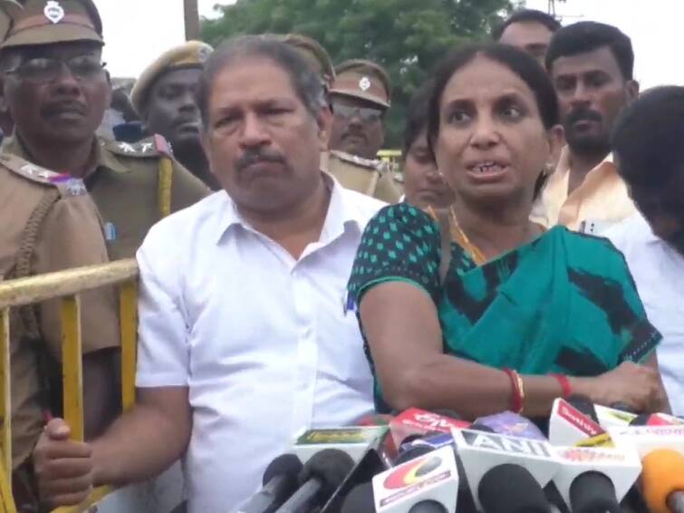 Nalini Meets Husband & 3 Others AT Trichy Spl Camp, Appeals For Their Release Nalini Meets Husband & 3 Others AT Trichy Spl Camp, Appeals For Their Release