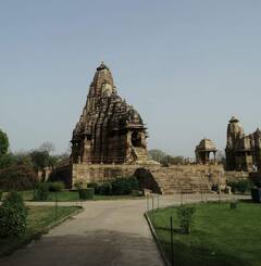 IN PICS: महमूद गजनवी को हराने के बाद बनाया गया था कंदरिया महादेव मंदिर, जानें एक हजार साल पुराना अद्भुत इतिहास