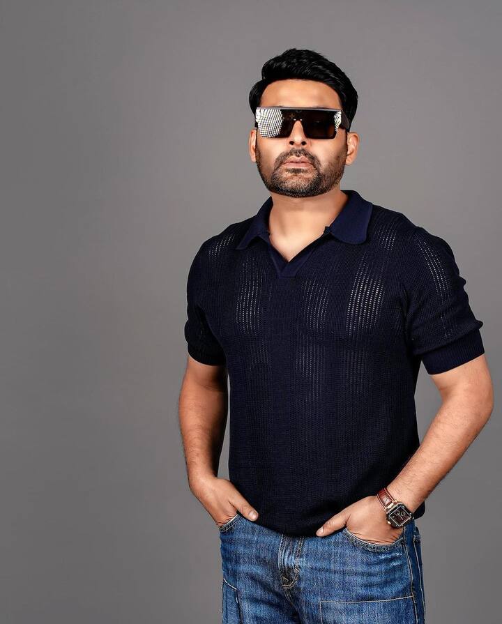 कपिल शर्मा का फिट लुक देख फैंस से लेकर सेलिब्रिटीज तक रिएक्शन दे रहे हैं. जैकी श्रॉफ ने कमेंट किया, “पाजी लुकिंग हॉट.” विंदू सिंह ने कहा, “लुकिंग सुपर फिट पाजी.” फैंस भी उनकी फिटनेस की तारीफ कर रहे हैं.