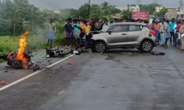 Trichy: Car collides with motorcycles, scooter catches fire causing chaos TNN திருச்சியில் மோட்டார் சைக்கிள்கள் மீது கார் மோதல்; மின்சார ஸ்கூட்டர் தீப்பற்றியதால் பரபரப்பு