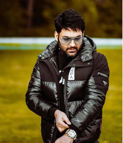 ਕਾਮੇਡੀਅਨ ਕਪਿਲ ਸ਼ਰਮਾ ਦਾ ਫਿੱਟ ਲੁੱਕ ਦੇਖ ਕੇ ਉਨ੍ਹਾਂ ਦੇ ਪ੍ਰਸ਼ੰਸਕ ਹੀ ਨਹੀਂ ਬਲਕਿ ਸੈਲੀਬ੍ਰਿਟੀਜ਼ ਵੀ ਹੈਰਾਨ ਹਨ। ਕਪਿਲ ਨੇ ਕੁਝ ਸਮਾਂ ਪਹਿਲਾਂ ਆਪਣੇ ਫਿੱਟ ਲੁੱਕ ਨਾਲ ਸਾਰਿਆਂ ਨੂੰ ਹੈਰਾਨ ਕਰ ਦਿੱਤਾ ਸੀ।