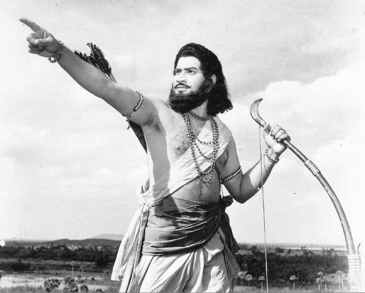 అల్లూరి సీతారామరాజుగా.