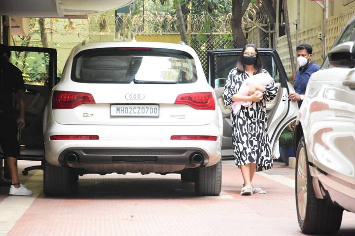 Bipasha was seen holding her baby girl in her arms as she stepped out of her car.
